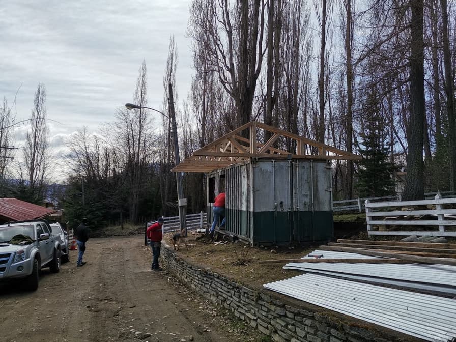 Container convertido en oficina — antes